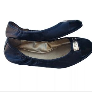 Coach Women's 'Darsi' Black Leather Flats sz 6B Slip-On Shoes Cap Toe logo